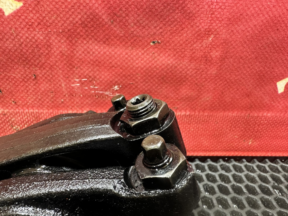 Вал рокеров в сборе