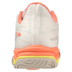 Женские теннисные кроссовки Mizuno Wave Exceed Light 2AC - snow white/fusion coral/spring