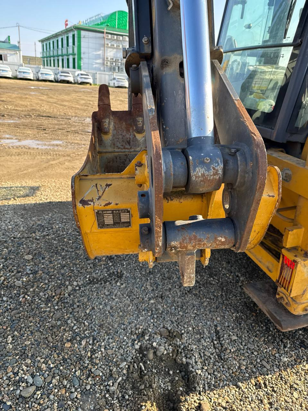 XCMG XC8* Экскаватор-погрузчик XC8-S2570  (Дизельный, 4,0 л, 100 л.с., АТ)