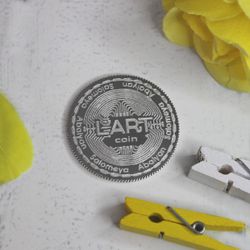 Серебряная монета с гравировкой логотипа на заказ