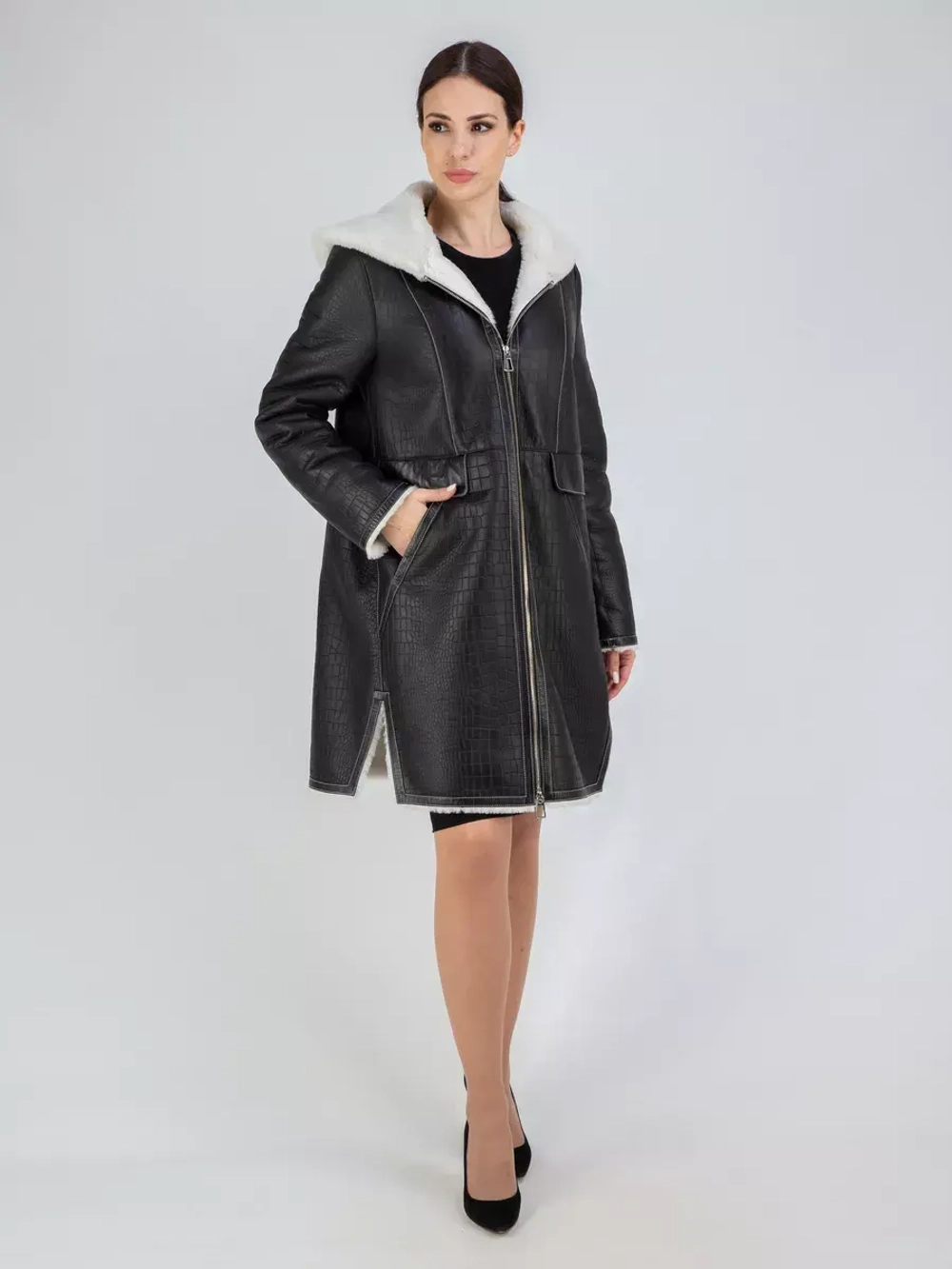 Дубленка зимняя натуральная с капюшоном