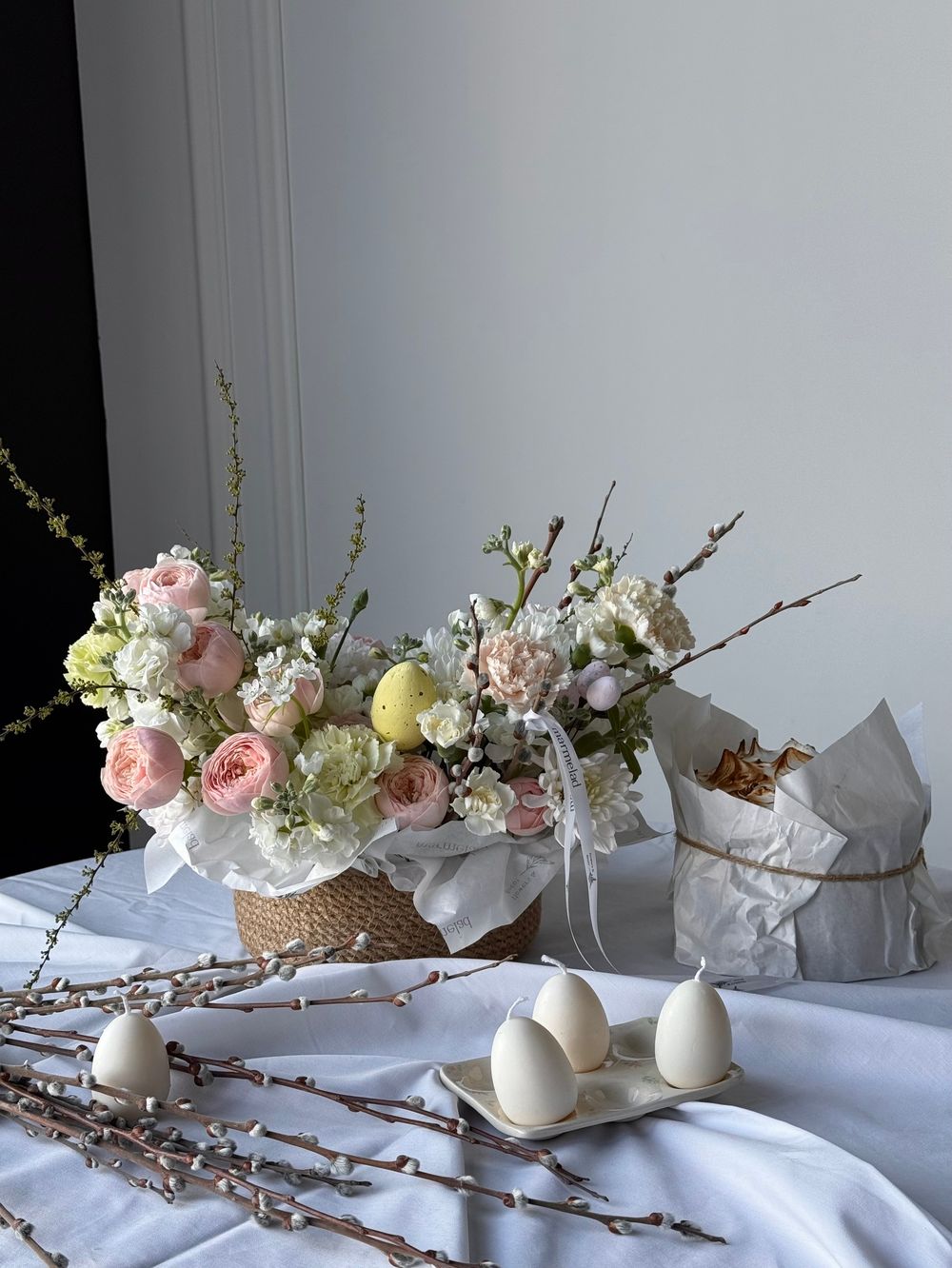 Композиция в плетеной корзине-размер L