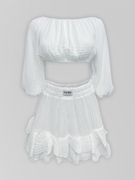 Костюм BB mode однотонный из топа с длинным рукавом и шорт с рюшами