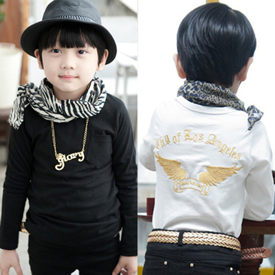 Лонгслив с вышивкой на спинке и накладным карманом