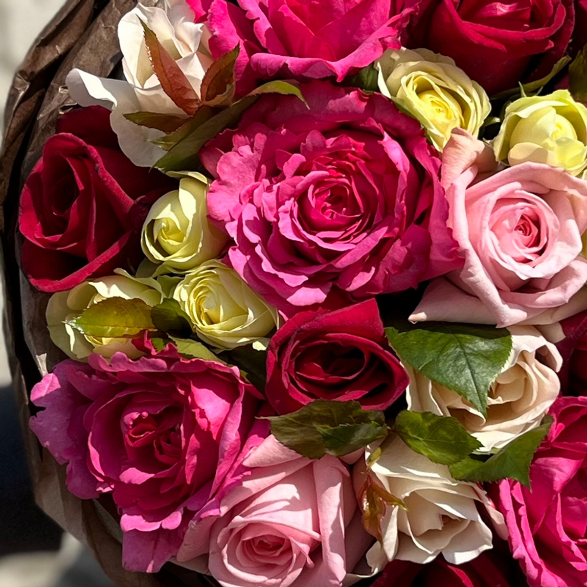 🌸 Классический микс — букет ароматных роз — 8 марта у Феи