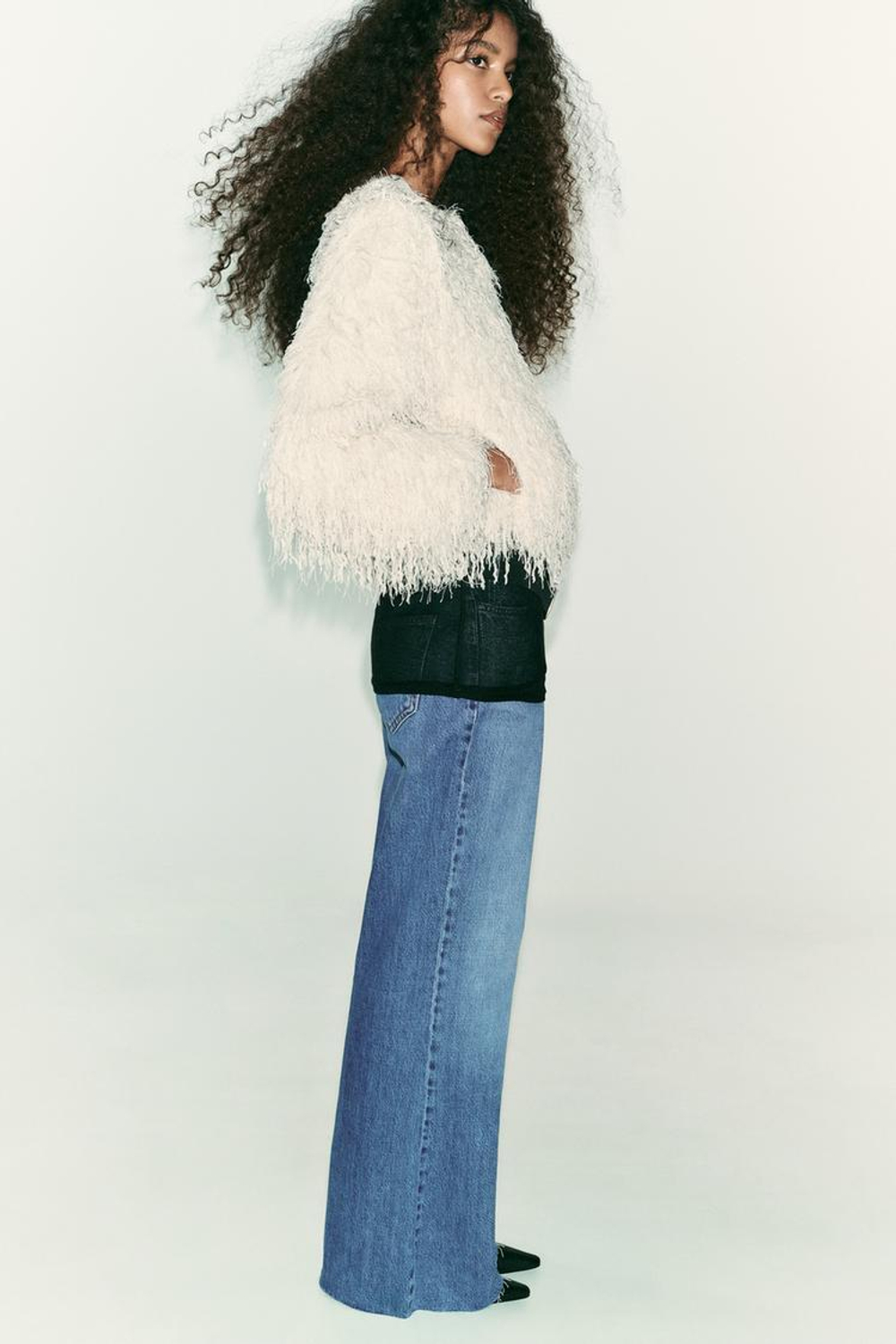 ZARA КУРТКА С БАХРОМОЙ, ПЕРЬЯМИ И МЕТАЛЛИЗИРОВАННОЙ НИТЬЮ, ЭКРЮ