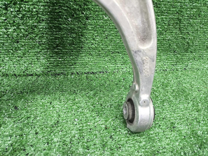 Рычаг передний правый Zeekr 001 (2021-н.в.)