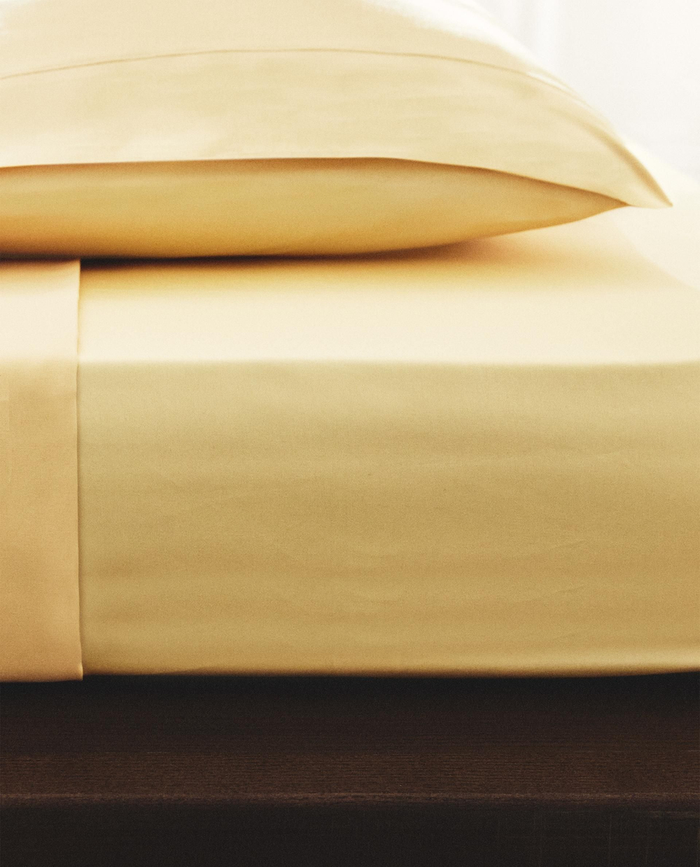 Zara Home - Атласная простыня с эластичной лентой, высота 30 см (вес 300 нитей), желтый, 90х200х30 см