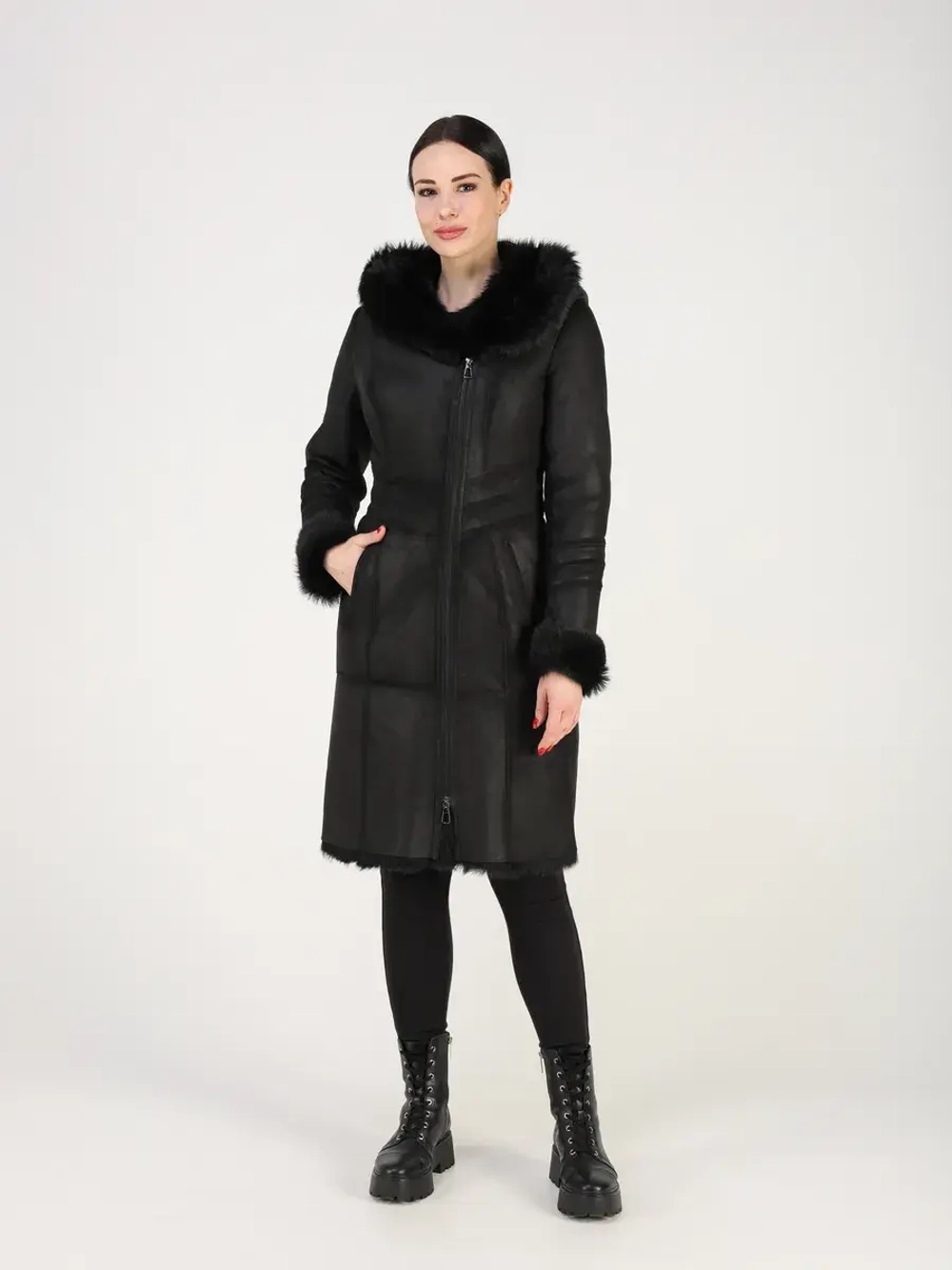 Дубленка зимняя натуральная с капюшоном