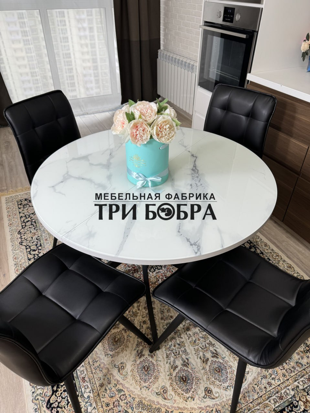 Круглый стеклянный раздвижной стол "Серый мрамор 262" и стулья "ГУЧИ" черный