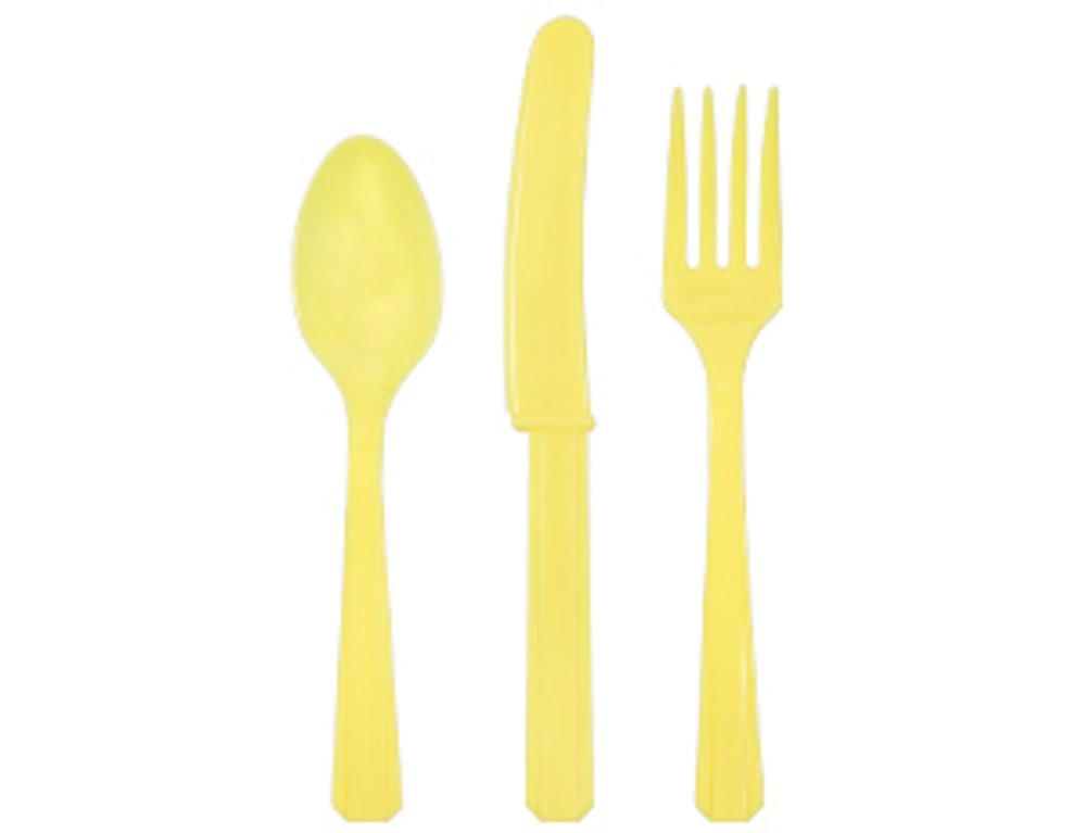 Столовые приборы в ассортименте