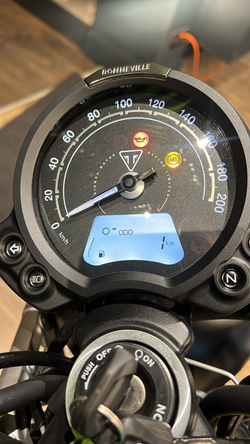 Triumph Street Scrambler 900 2025