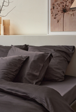 Простыня на резинке из премиального сатина темно-серого цвета из коллекции essential, 200х200х30 см