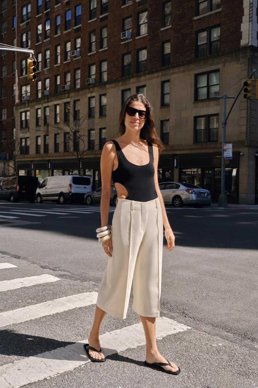 ZARA КОЖАНЫЕ САНДАЛИИ НА ПЛОСКОЙ ПОДОШВЕ, ЧЕРНЫЙ