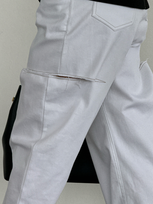 Джинсы с разрезами белые