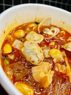 Лапша фунчоза "Гуанхуа" с овощами и моллюсками кисло-острая