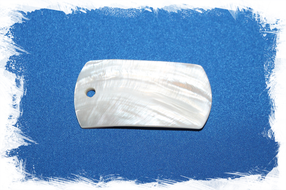 Перламутровый кулон с отверстием для украшений