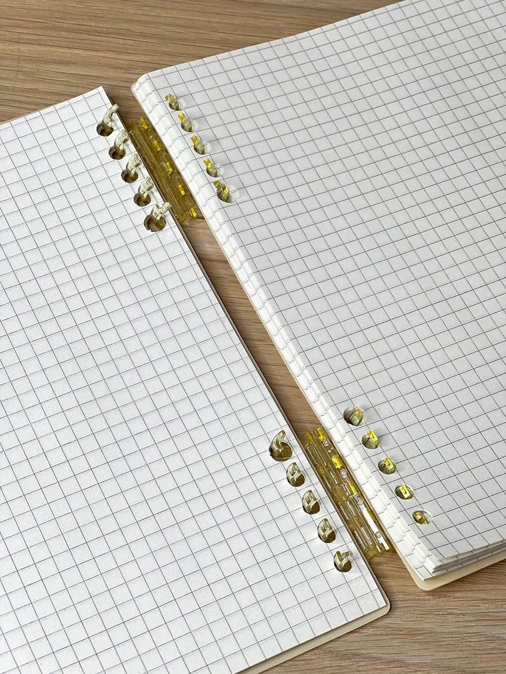 Блокнот квадратный в клетку 60л 195х210 мм св.желтый (8808-020)