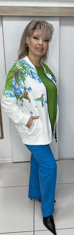 Белый жакет-бомбер с "птичками" принтом