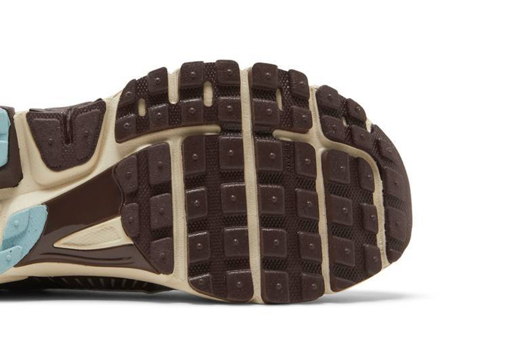 Кроссовки Nike Air Zoom Vomero 5 (Женская размерная сетка)