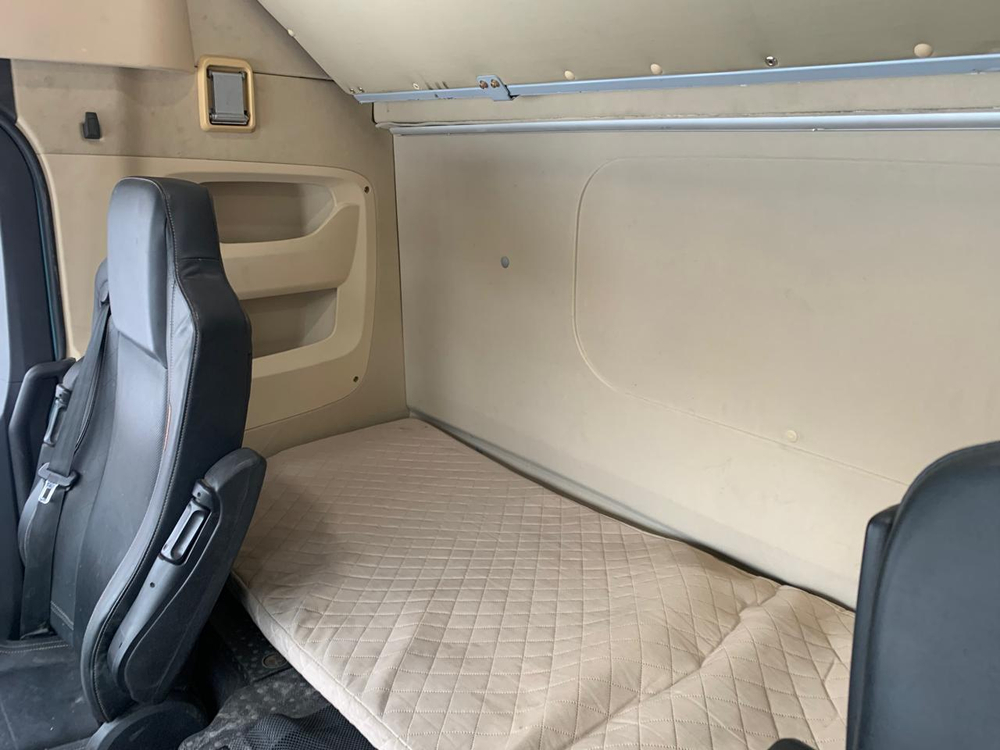 Shacman (Shaanxi) SX* 4x2 Седельный тягач SX4188YY381 (Дизельный, 12,5 л, 473 л.с., МТ)
