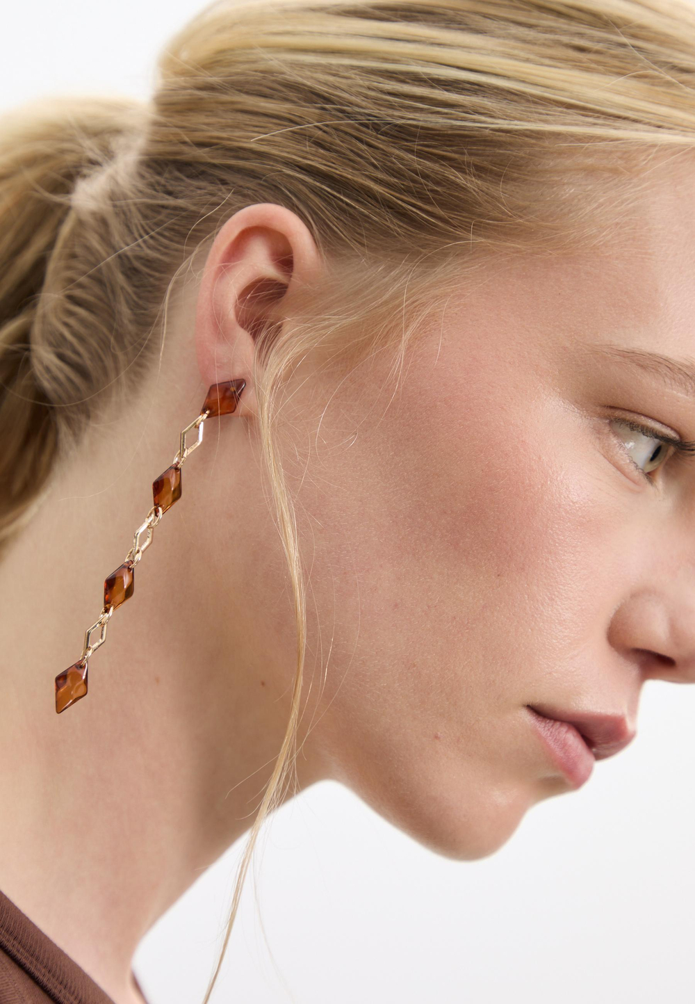 STRADIVARIUS Набор из 2 бриллиантовых сережек-подвесок, горчичный