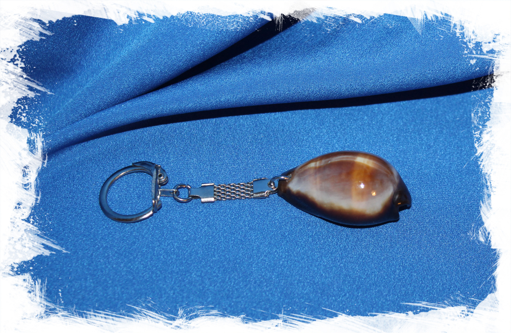 Брелок для ключей с ракушкой Ципрея Оникс
