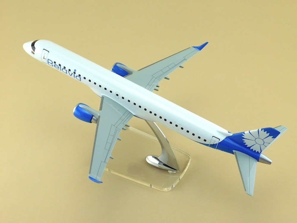 Модель самолета Embraer 195 (М1:100,Belavia)