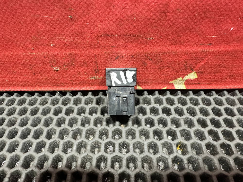 Кнопка антипробуксовочной системы