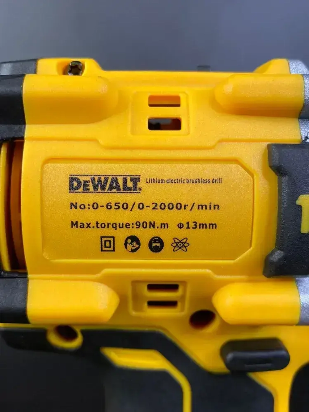 DeWalt Дрель-шуруповерт, 36 В, 90 Нм, 2 АКБ