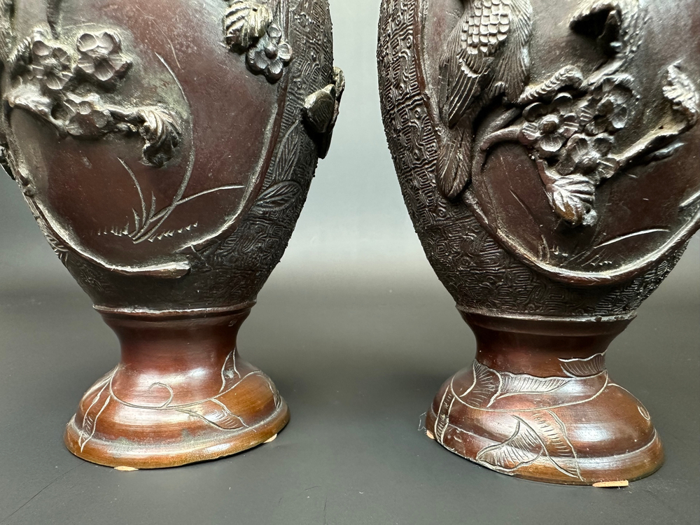 Пара старинных японских бронзовых ваз