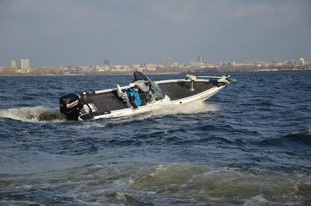 Катер-лодка алюминиевая SPINCH 575 Sport Fish