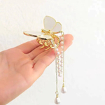 Перламутровый краб-бабочка для волос с  кисточками. Цвет белый