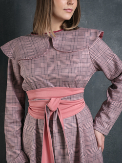 Платье с кушаком /персик клетка