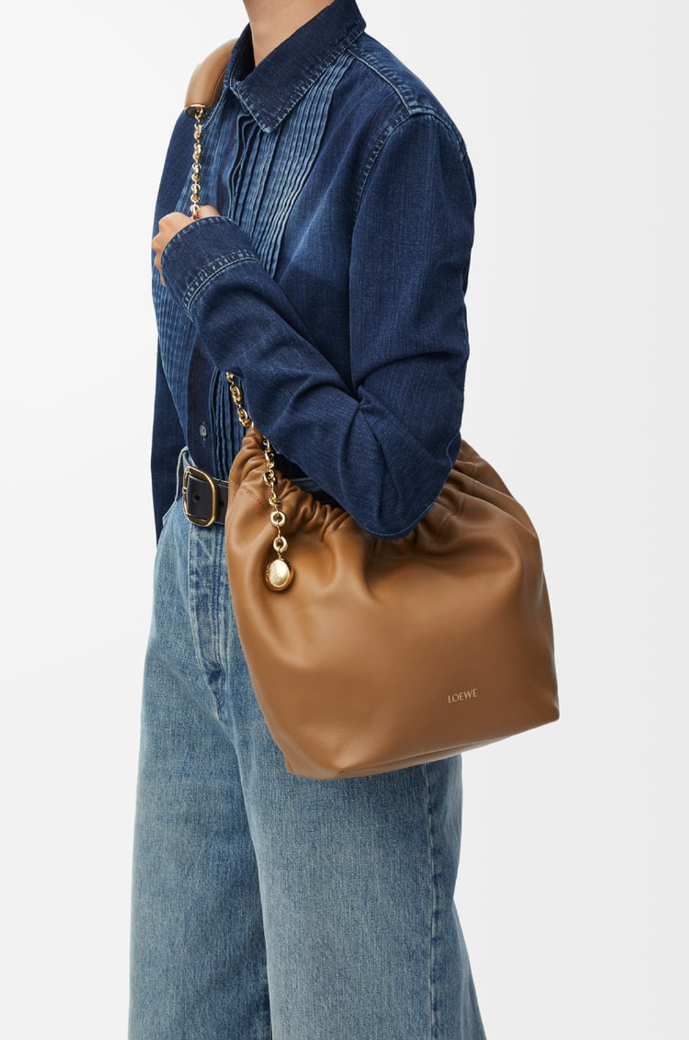 Loewe Маленькая сумка-мешок Squeeze из мягкой кожи ягненка наппа, светло-коричневый