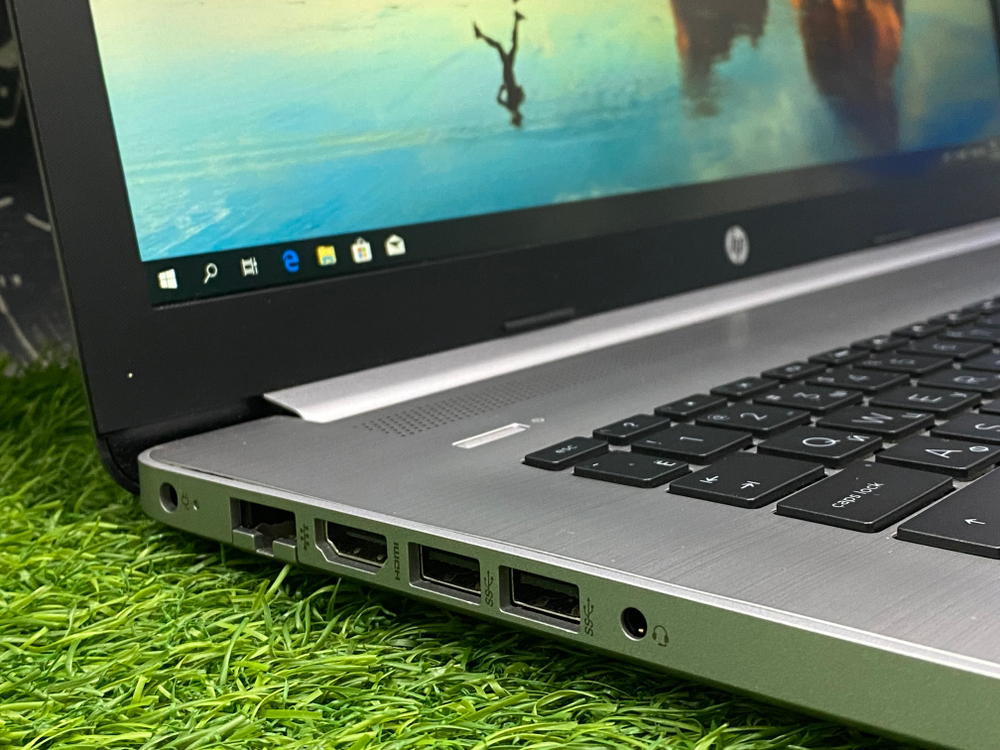 Ноутбук HP 17' i7-10510U/R7 M440/8GB/256GB/ 470 G7[9HP76EA]/Windows 10