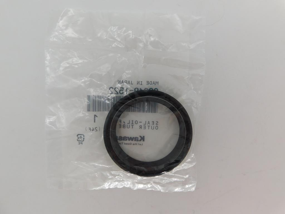 сальник вилки Kawasaki Ninja ZX-14R ZZR1400 1400GTR ZX-10R Versys 1000 92049-1522