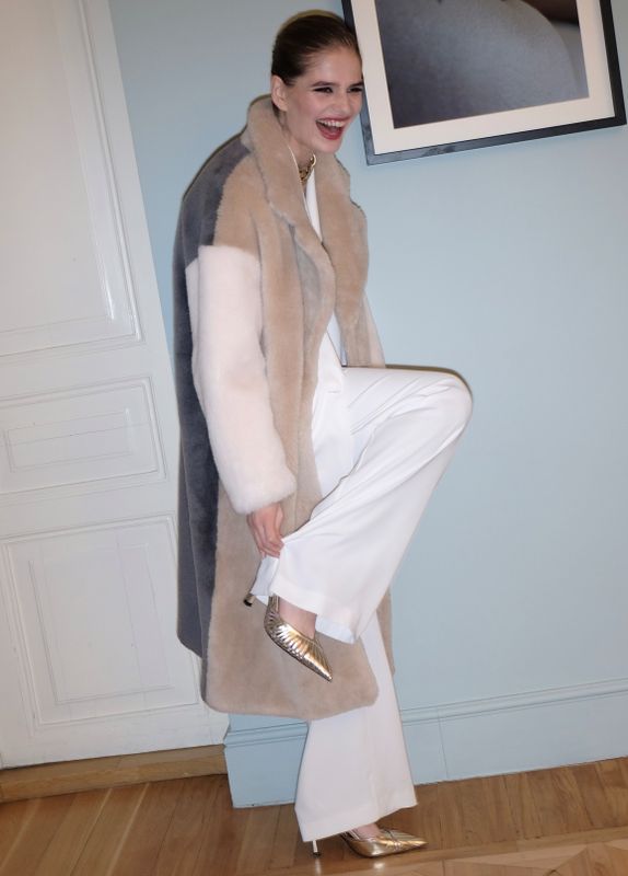 Шуба из натуральной овечьей шерсти трехцветная