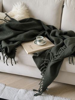 Плед мохеровый хвойно-зеленого цвета из коллекции Essential, 130х180 см