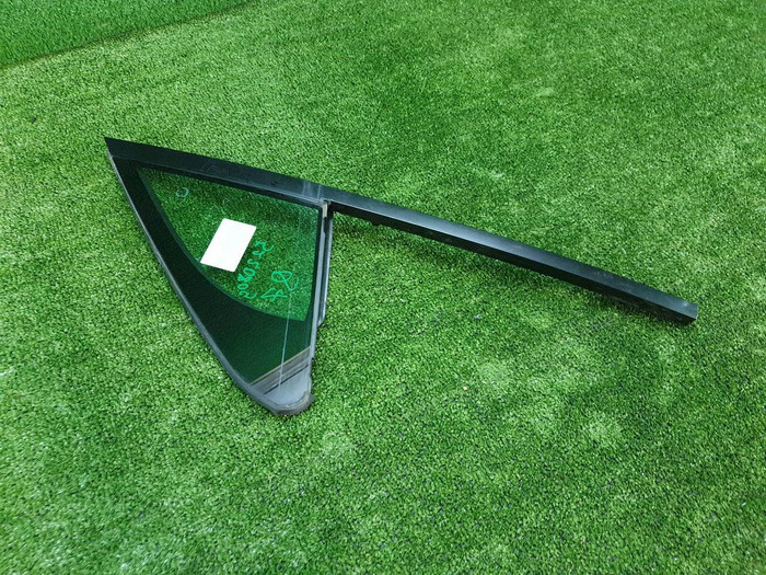 Форточка двери передняя левая Audi Q7 2 (2015-н.в.)