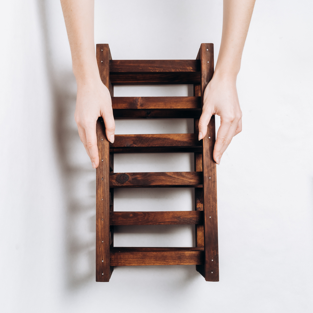 Подставка для винных бутылок из древесины кедра. BM1