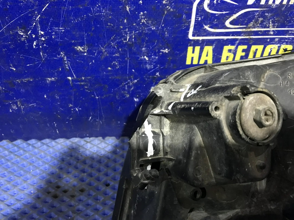 Фара передняя правая MAZDA DEMIO 2000