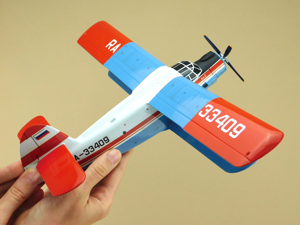 Модель самолета Ан-2 (М1:48, Бугурусланское ЛУГА), на лыжах