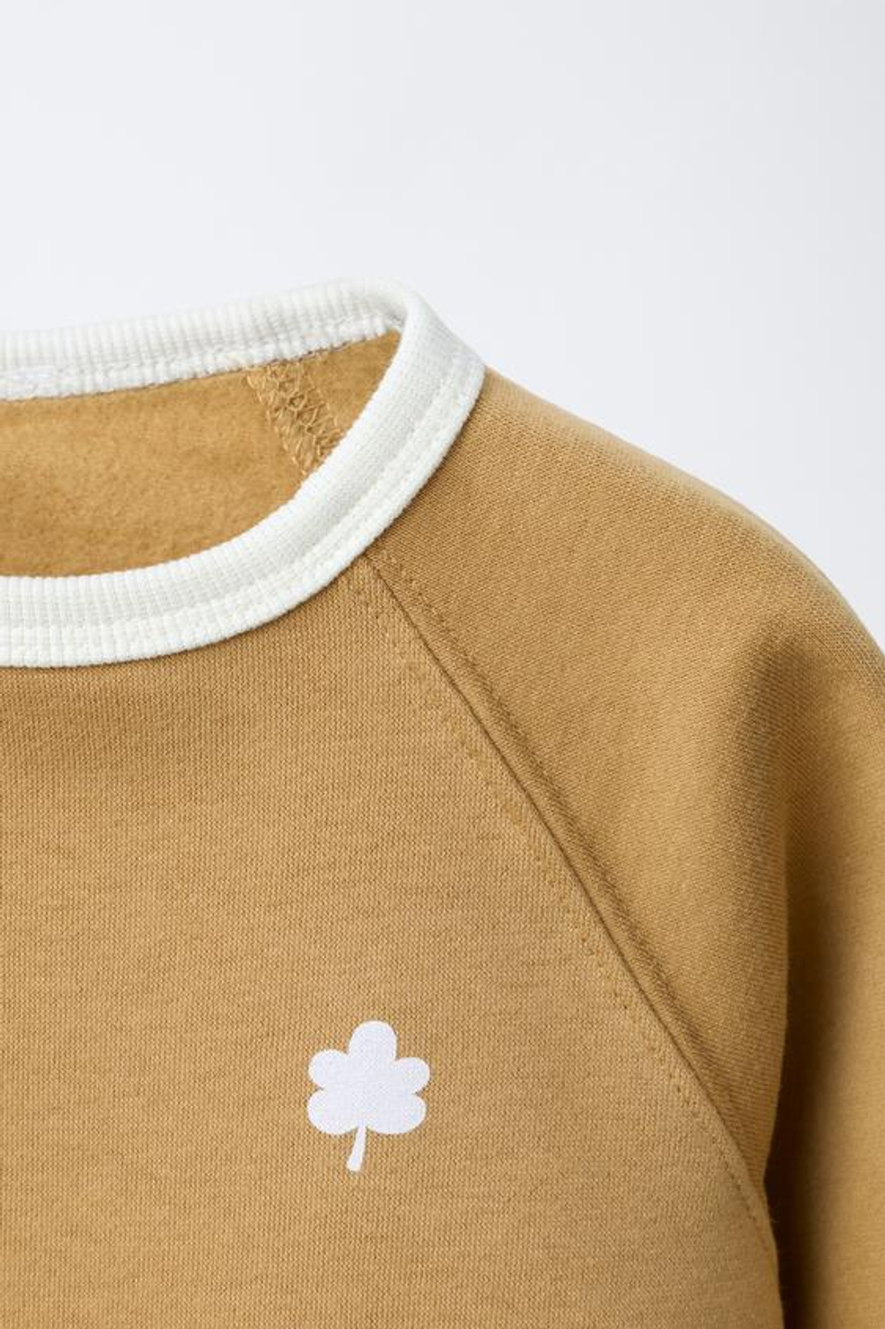 ZARA КОМПЛЕКТ: ТОЛСТОВКА И БРЮКИ С КОНТРАСТНЫМИ ДЕТАЛЯМИ, ОХРА