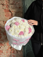 Букет из диантусов и хризантемы