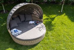 "Стильяно" плетеная кровать круглая, цвет соломенный