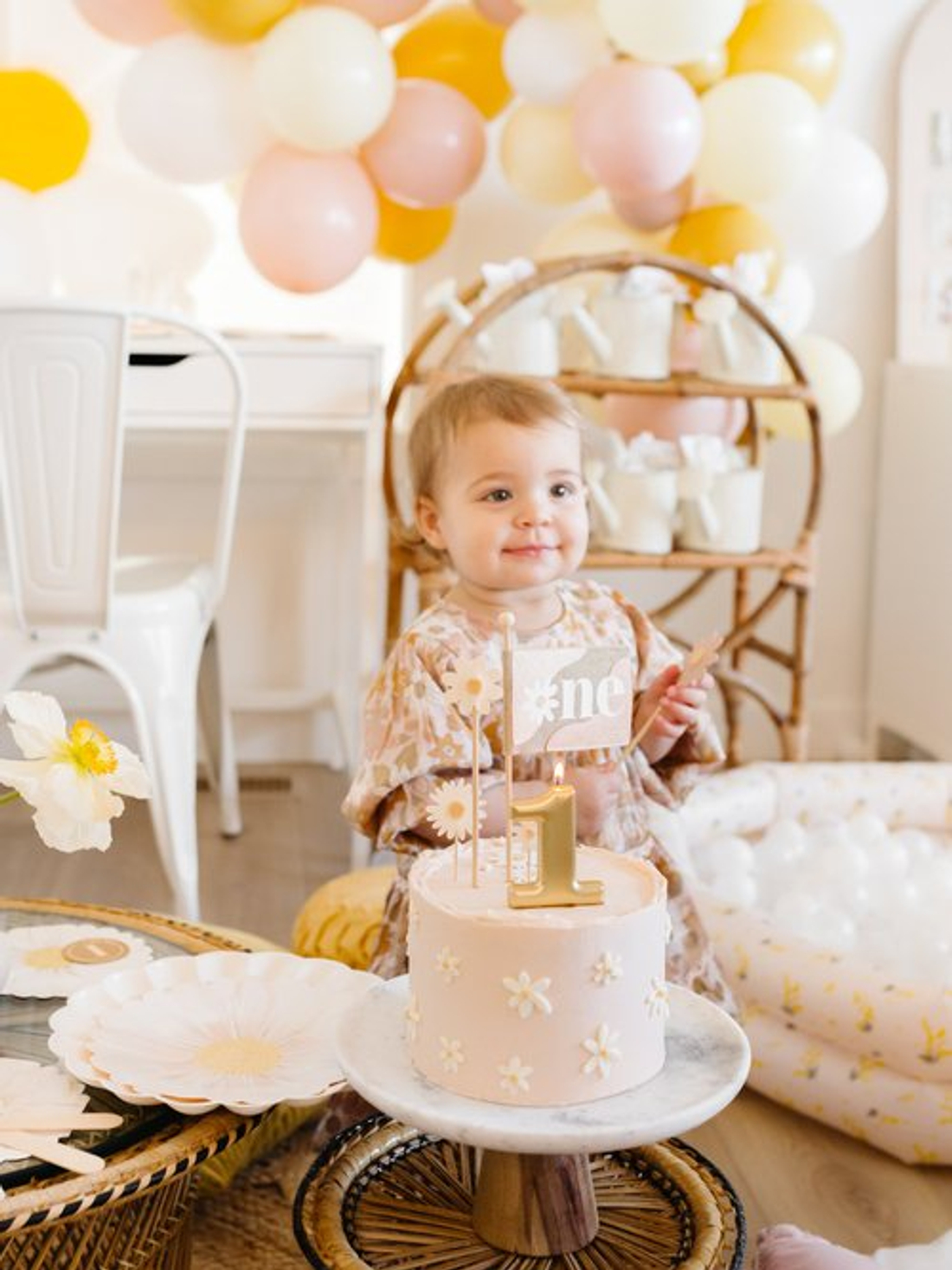 Годик с ромашковым декором