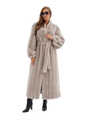 Длинная серая шуба из эко-меха