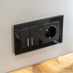 Розетка с заземлением (черный матовый)