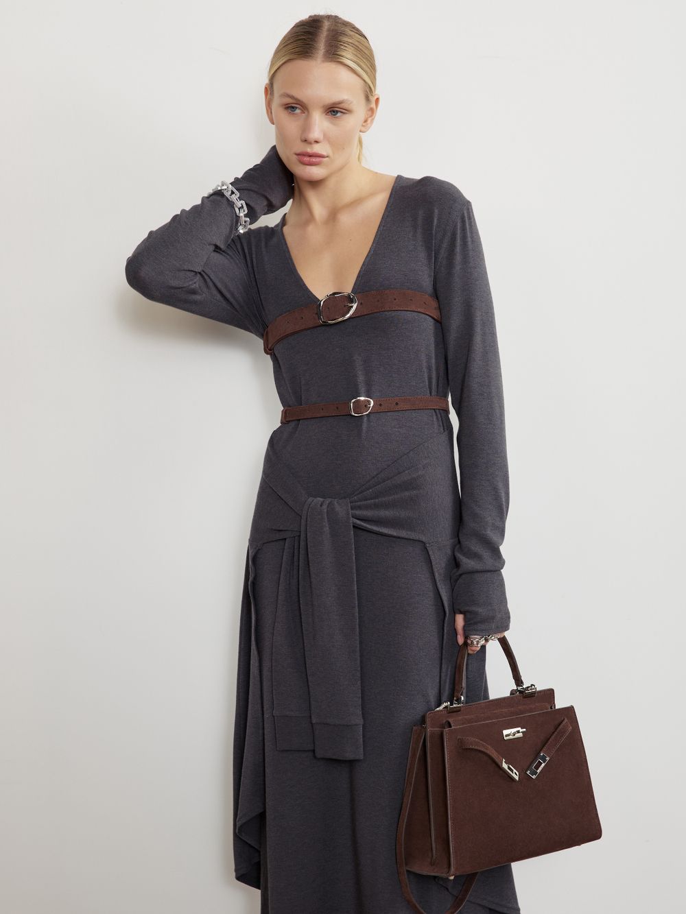 БАЗОВЫЙ ТОНКИЙ РЕМЕНЬ С МЯТОЙ ПРЯЖКОЙ ЗАМША ТЕМНЫЙ ШОКОЛАД